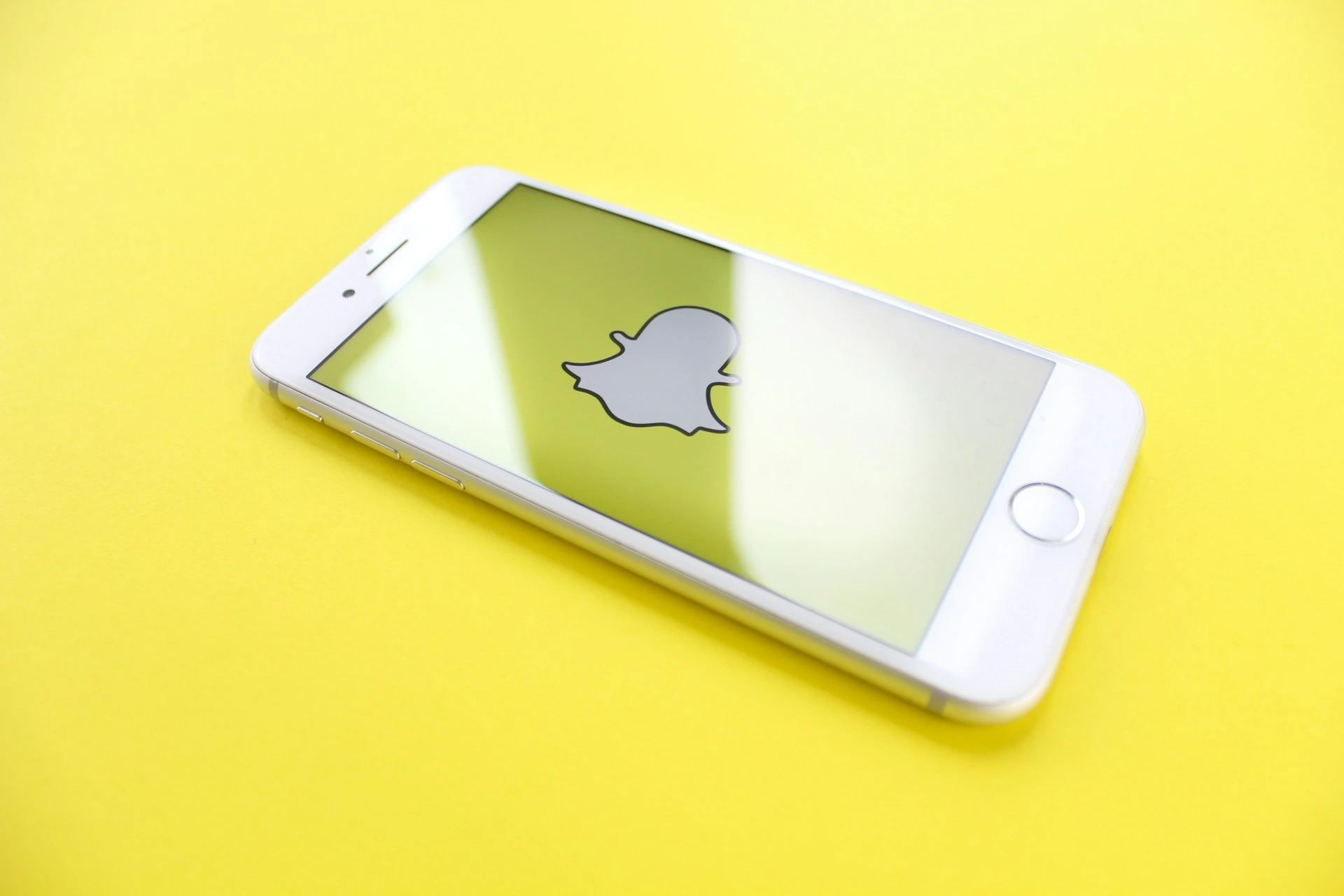 Snap kunngj&oslash;r store endringer i Snapchat og nye AR-briller