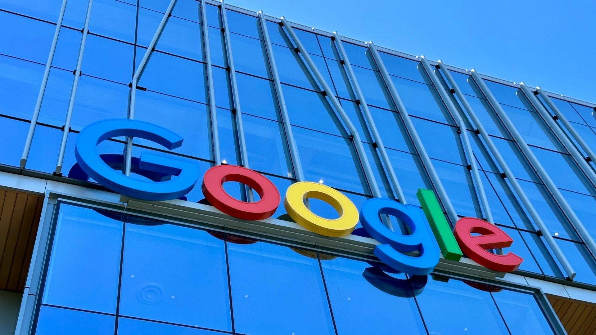 Den amerikanske regjeringen vurderer &aring; tvinge Google til &aring; dele seg opp i antitrustsak