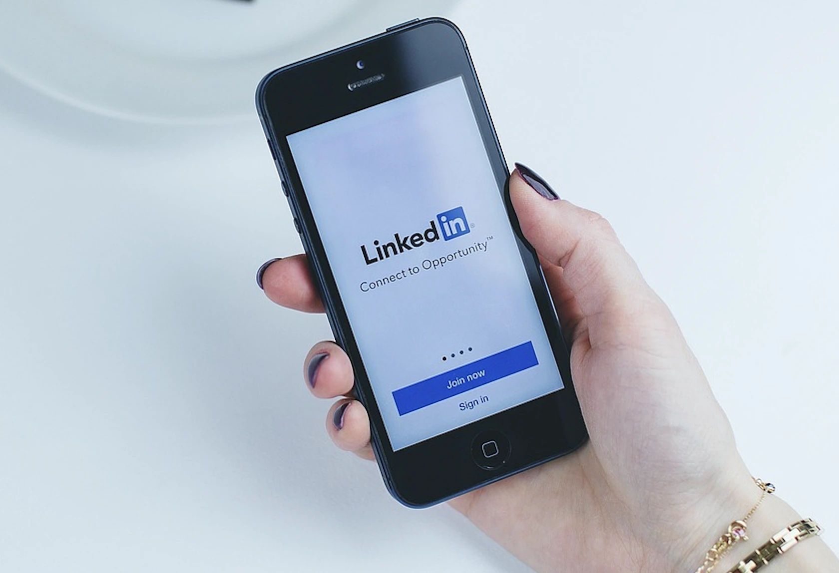 LinkedIn m&oslash;ter s&oslash;ksm&aring;l for angivelig &aring; ha delt brukermeldinger for &aring; trene AI-modeller