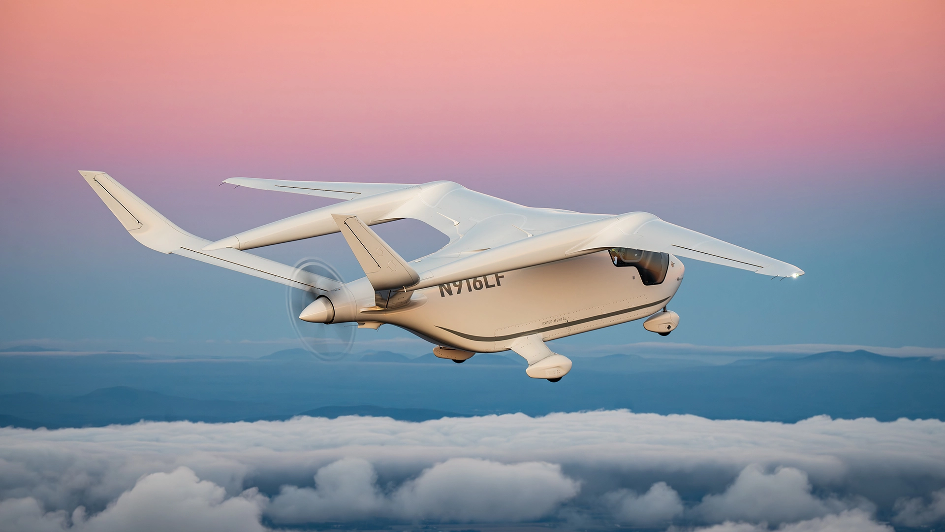 Beta Technologies lander sitt f&oslash;rste elektriske fly med passasjerer p&aring; New York flyplass